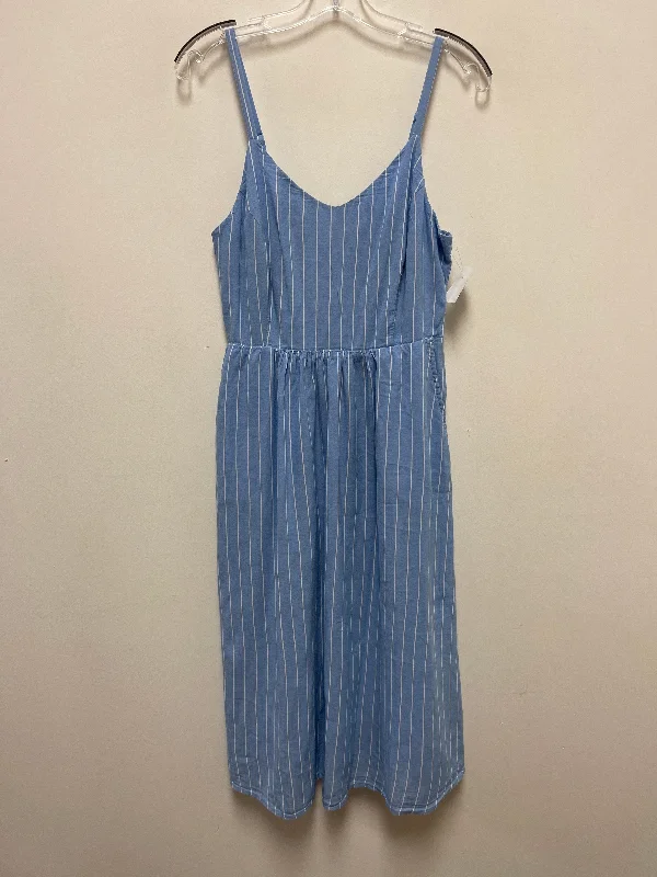 Blue & White Dress Casual Short Old Navy, Size M